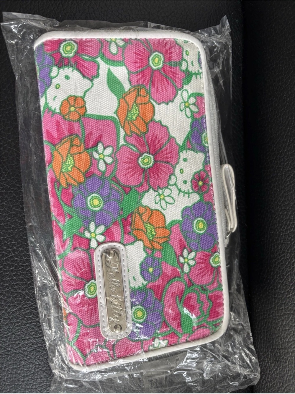 Sanrio Hello Kitty BNWYTs Hawaiian Floral Hybiscus Long Zip Wallet 2012